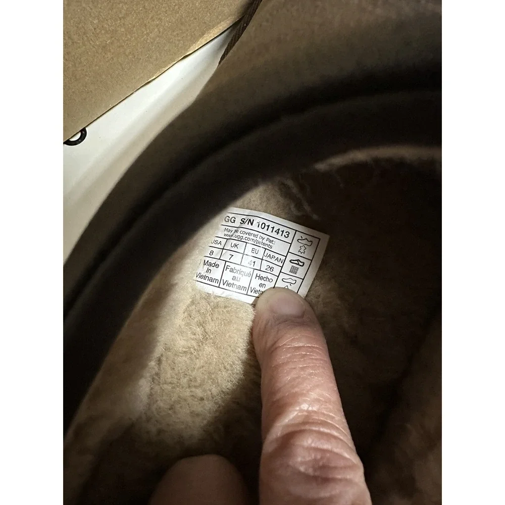 Ugg Slip On Leather Size 8 Men